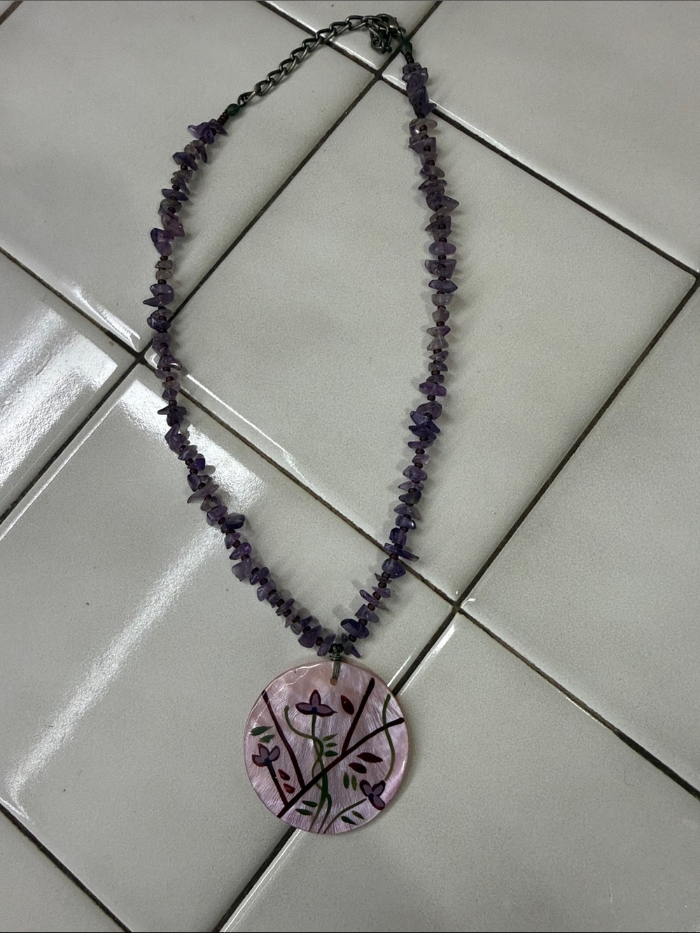VINTAGE PURPLE AMETHYST QUARTZ NECKLACE w/ PAINTED MOTHER OF PEARL SHELL PENDANT
